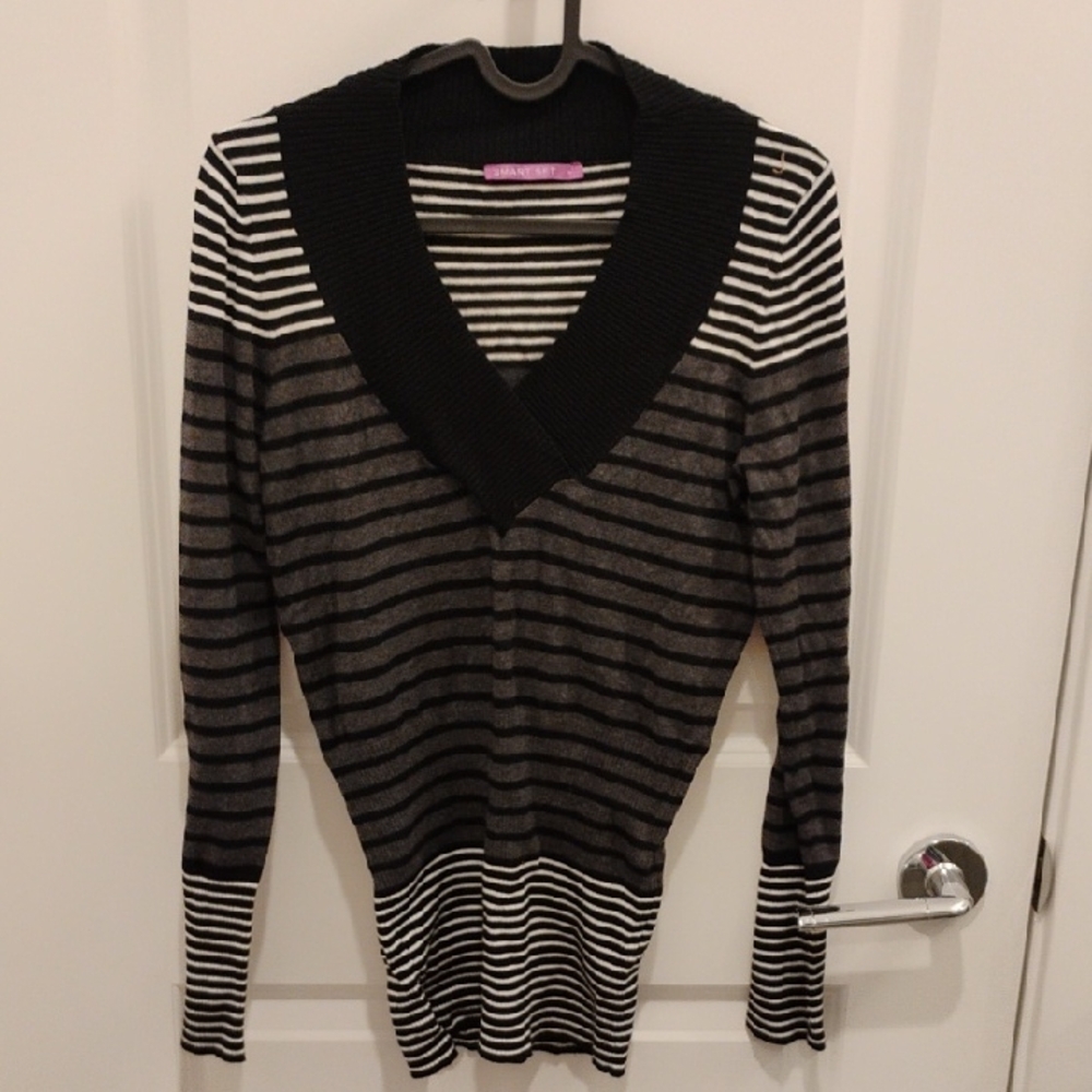 Smart Set V-Neck Sweater with Black and White Stripes Women's Size Medium Y2K